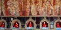 Sur cette vue, on peut observer, au dessus des niches, quelques jatakas en mosaïque de verre. Les sujets sont faits d'éclats de verre peints sur une face, sertis dans du fil de laiton, et appliqués à l'aide d'une colle sur le mûr couleur corail... monastere,shweyanpyay,myanmar,birmanie. 