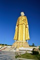 Le culte de Bouddha atteint parfois la démesure. Dans le village de Khatakan Taung, à quelques kilométres de Monywa, une statue géante de Bouddha, de 129 mètres de hauteur, s'élance vers le ciel. Elle fut édifiée entre 1996 et 2008 et financée par les dons des fidèles... bodhi,taung,myanmar,birmanie. 