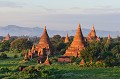 Sous le règne des rois de Bagan, la famille royale, les dignitaires, les riches habitants ont beaucoup construit de monuments religieux, dans le but d'accumuler des mérites afin d'atteindre le bonheur éternel. Ils ont acquis le titre de "donateurs d'édifices religieux". Devant chaque monument, figure une stèle rappelant le nom du donateur, la date de la fondation, le vœu fait par le donateur. Ces actes méritoires sont appelés à durer pendant les 5000 ans de l'ère bouddhique. Ils expliquent la profusion de temples et de pagodes sur les terres de Bagan... bagan,myanmar,birmanie. 
