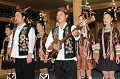 La région de Sanjiang est appelée "la mer des chansons", car le chant et la danse sont à la base de la culture des Dong. On peut observer la beauté et l'élégance des costumes de fête du peuple Dong. Dans la vie courante, l'habit porté par les femmes fait une large part au bleu indigo et au noir... dong,ethnie,chine. 