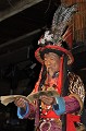 Le culte primitif du peuple Naxi a été influencé par des apports culturels et religieux han et tibétains. La fusion de ces éléments a donné naissance à une religion fétichiste associant culte des ancêtres et forces de la nature, et appelée Dongba. Le Dongba est représenté par le prêtre ou le chaman. Celui-ci sait lire et écrire la pictographie traditionnelle, chanter et danser, célébrer les rites. Cette religion ne dispose d'aucun temple et se déroule dans la nature... chaman,naxi,chine. 