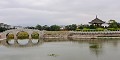 Le site du temple de Confucius à Jianshui occupe une superficie de huit hectares et regroupe trente et un pavillons. Sur cette vue on peut apercevoir un bassin nommé "mer des études", le pont aux trois arches et sur l'îlot le "pavillon du plaisir de penser"... temple,confucius,jianshui,chine. 