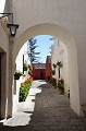 La rue Cordoba, où se détachent sur les murs blancs, des pots de géraniums rouges... monastere,santa,catalina,arequipa,perou. 