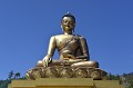 Dominant la vallée qui abrite Thimphu, la capitale du Bhoutan, cette statue en bronze recouverte d'or, a été érigée en 2015 et mesure 51,5 mètres de hauteur.
Elle regroupe en son sein, 125 000 petits Bouddhas et symbolise le bouddhisme Mahayana (Grand Véhicule), religion officielle du Bhoutan depuis le VIIIème siècle. bouddha,geant,thimphu,bhoutan. 