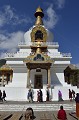 C'est le lieu de dévotion préféré des habitants de Thimphu. Ce stupa construit en 1974 pour honorer le troisième roi, décédé deux ans auparavant est le point de repère religieux le plus visible au Bhoutan. Le stupa ou chorten ne renferme pas de restes humains, mais une photo du Roi qui de son vivant souhaitait vouloir construire un chorten pour représenter l'esprit de bouddha. memorial,chorten,bhoutan. 