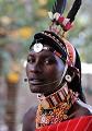 Comme son cousin Masaï, le Samburu vit dans des "Manyatta", ensemble de huttes construites avec de la terre et des bouses de vaches, entourées d'épineux, pour protéger les hommes et le bétail des bêtes sauvages... samburu,tribu,kenya. 